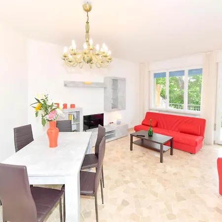 Lido Mare Apartment *